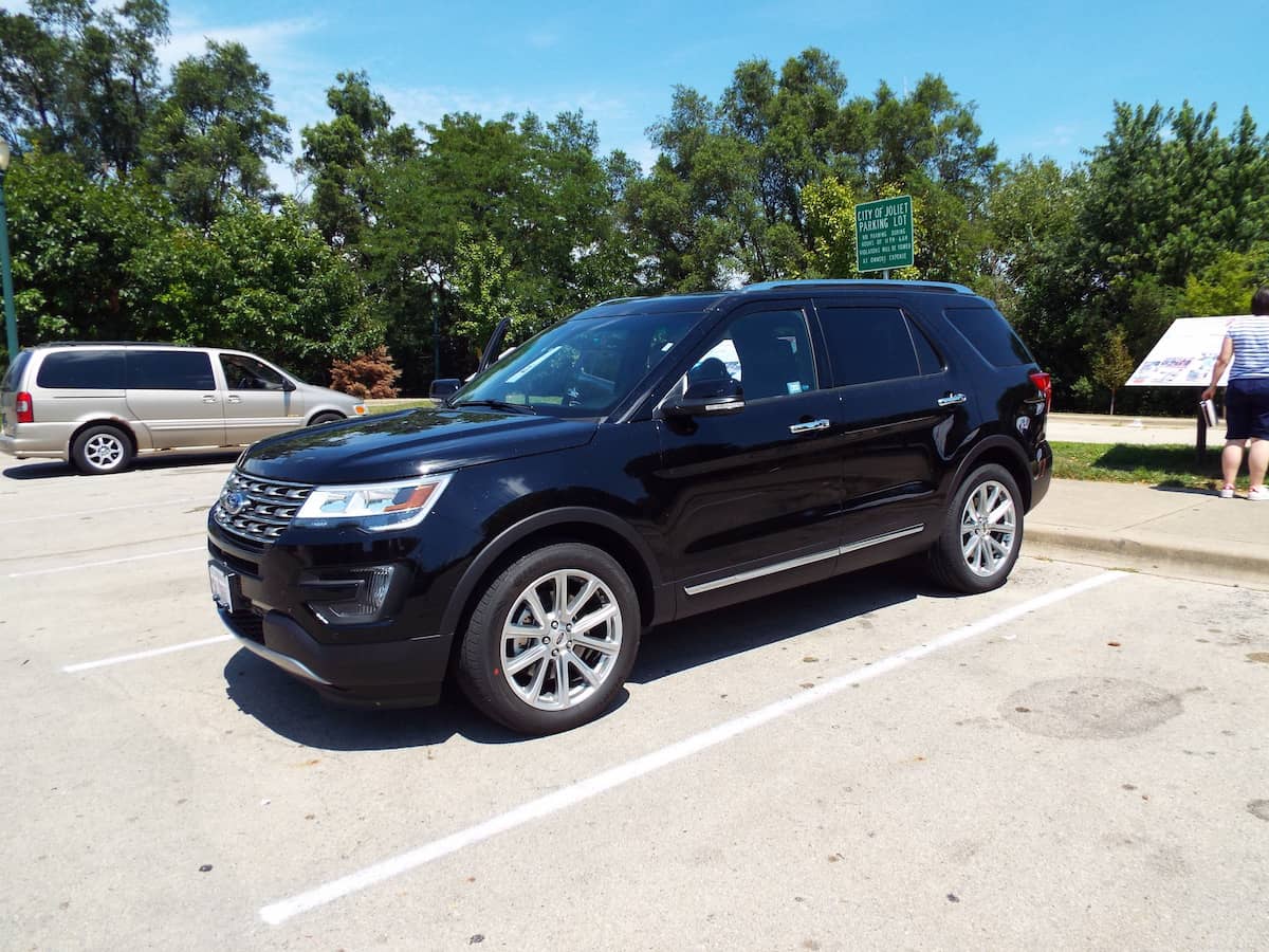 People at Coffee Shop sitting Outside Morbi vitae purus dictum, ultrices tellus in, gravida lectus.