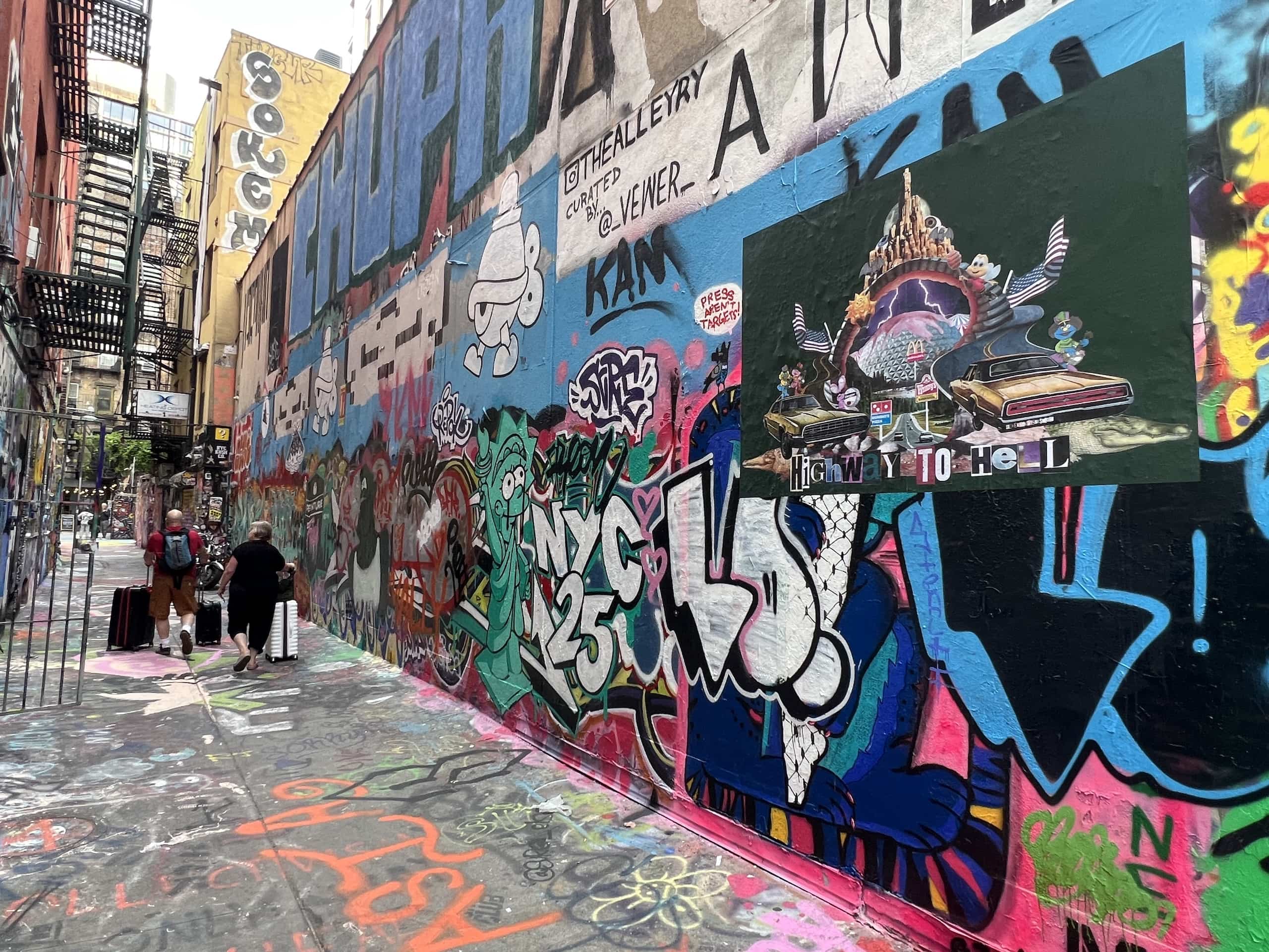 East_Coast_Roadtrip_New_York_c00002 Grafitti down an alley way in New York