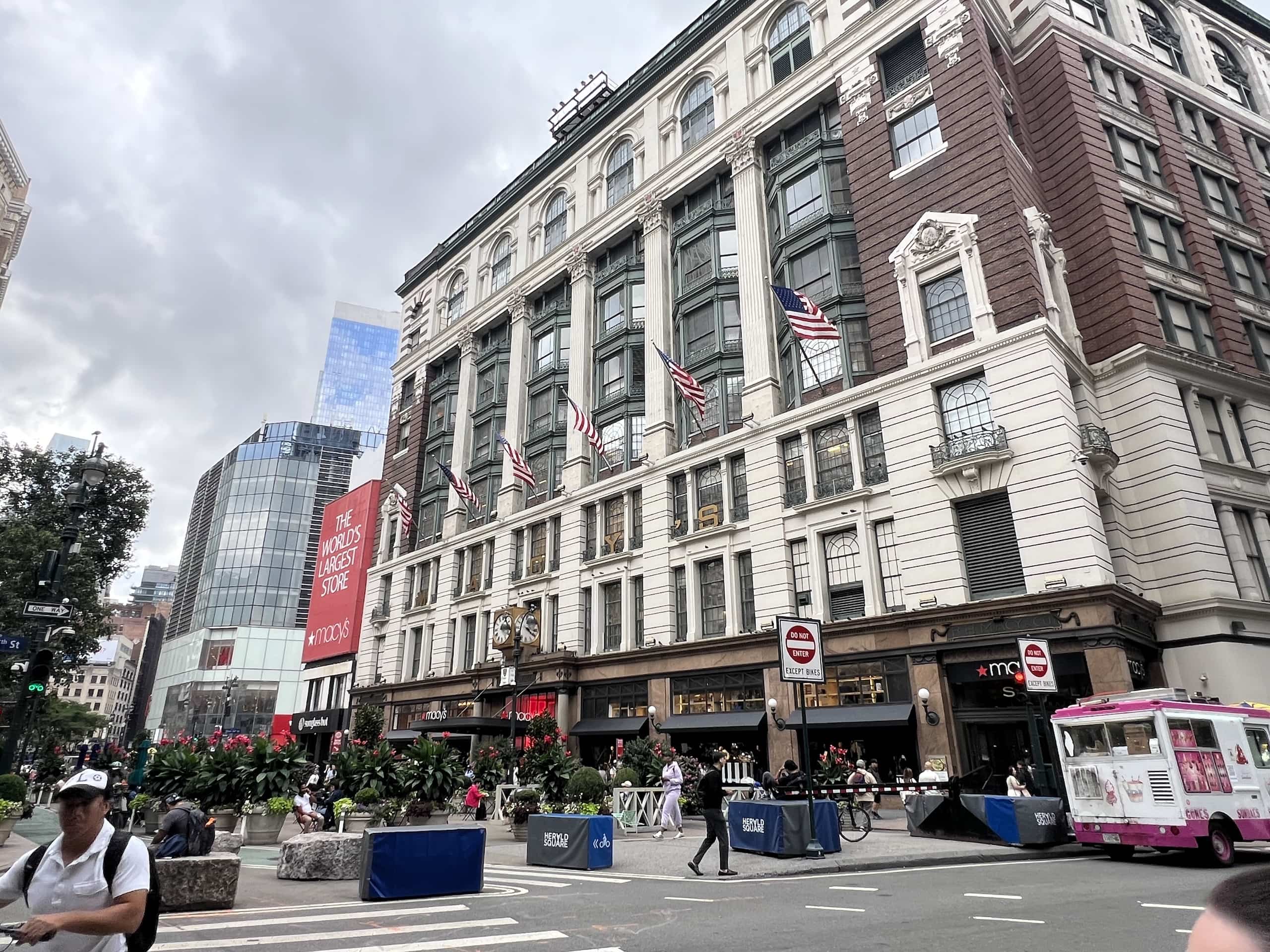 East_Coast_Roadtrip_New_York_c00003 Macys department store in New York