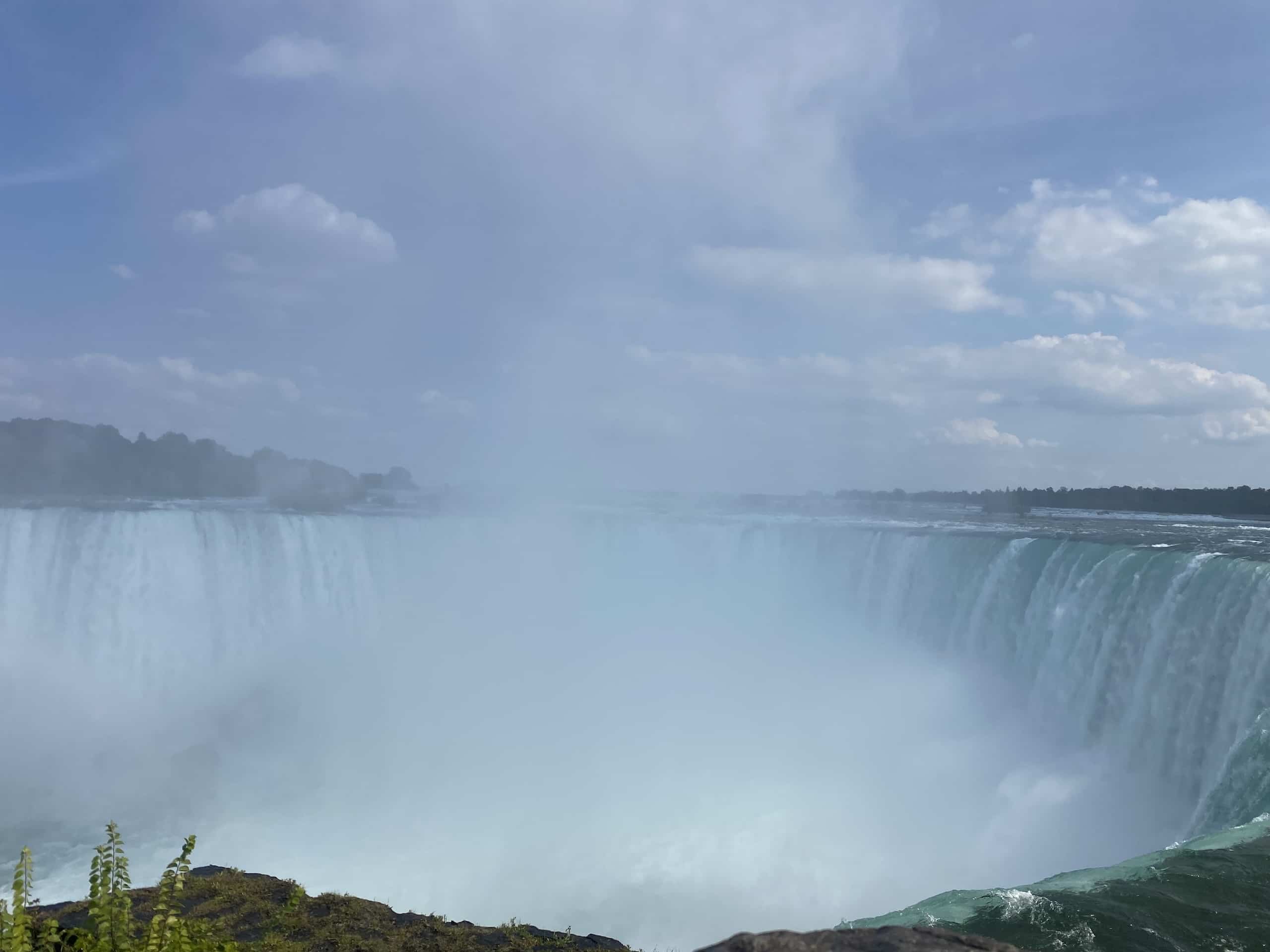 East_Coast_Roadtrip_Niagara_00004 Horseshoe Falls with mist and water spray rising from it's basin