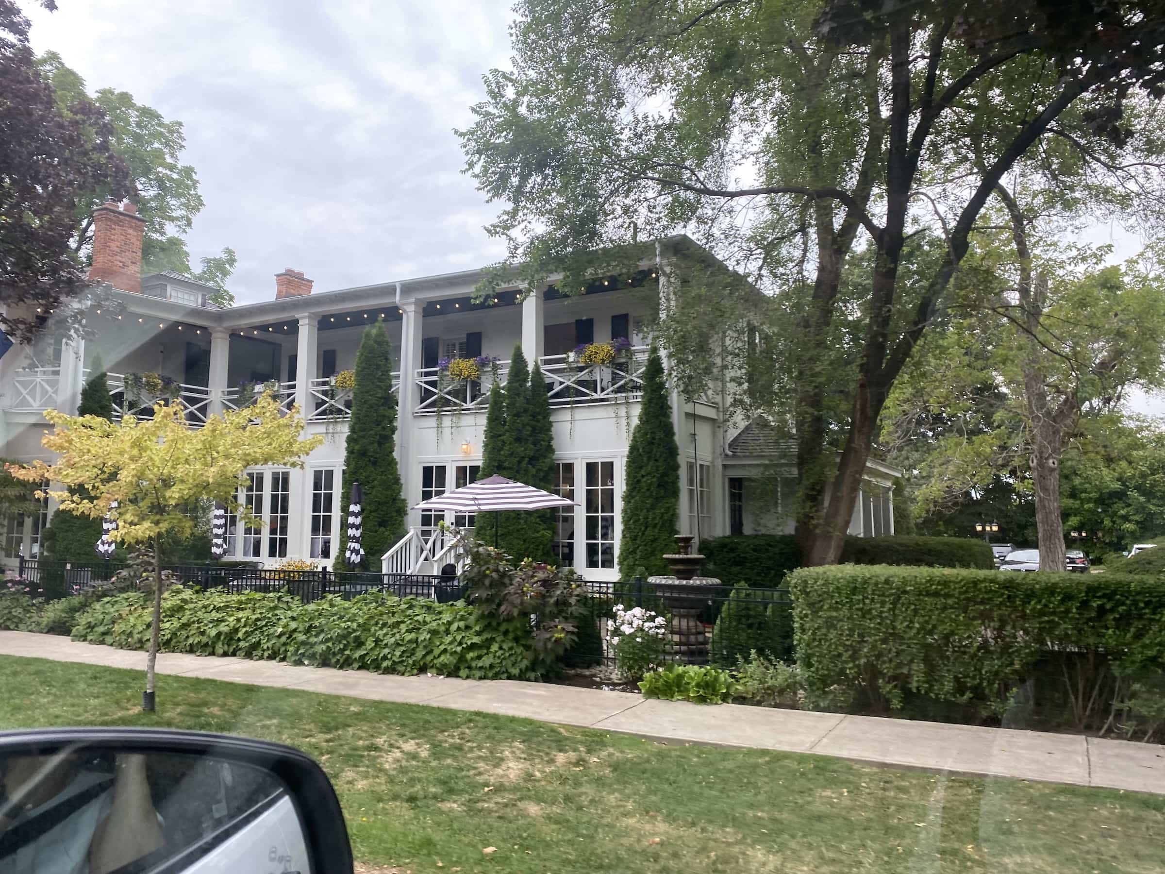 East_Coast_Roadtrip_views_from_passenger_side_gallery_01-00033 a traditional wooden built grand house in Niagara on teh lake