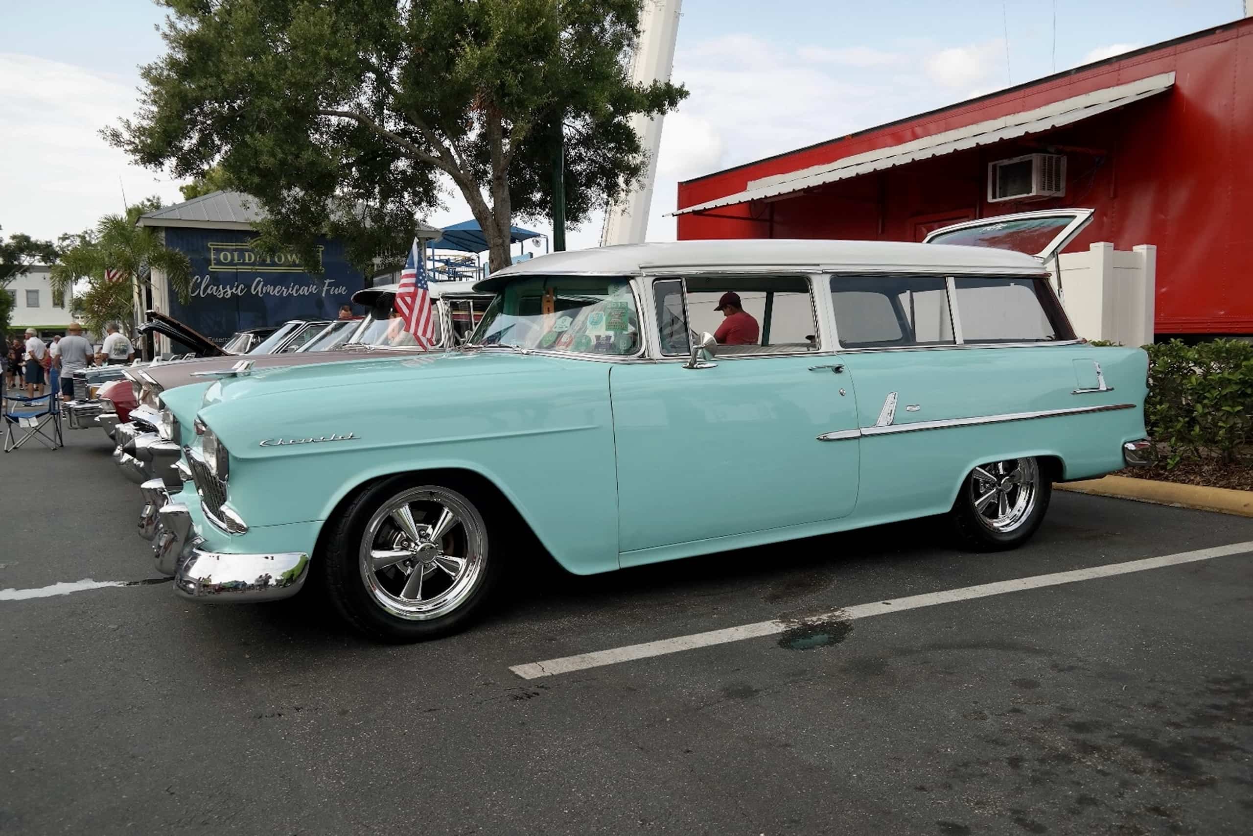 Floride_and_Beyond_Disney_Old_Town_Kissimmee_Car_Cruise_00006