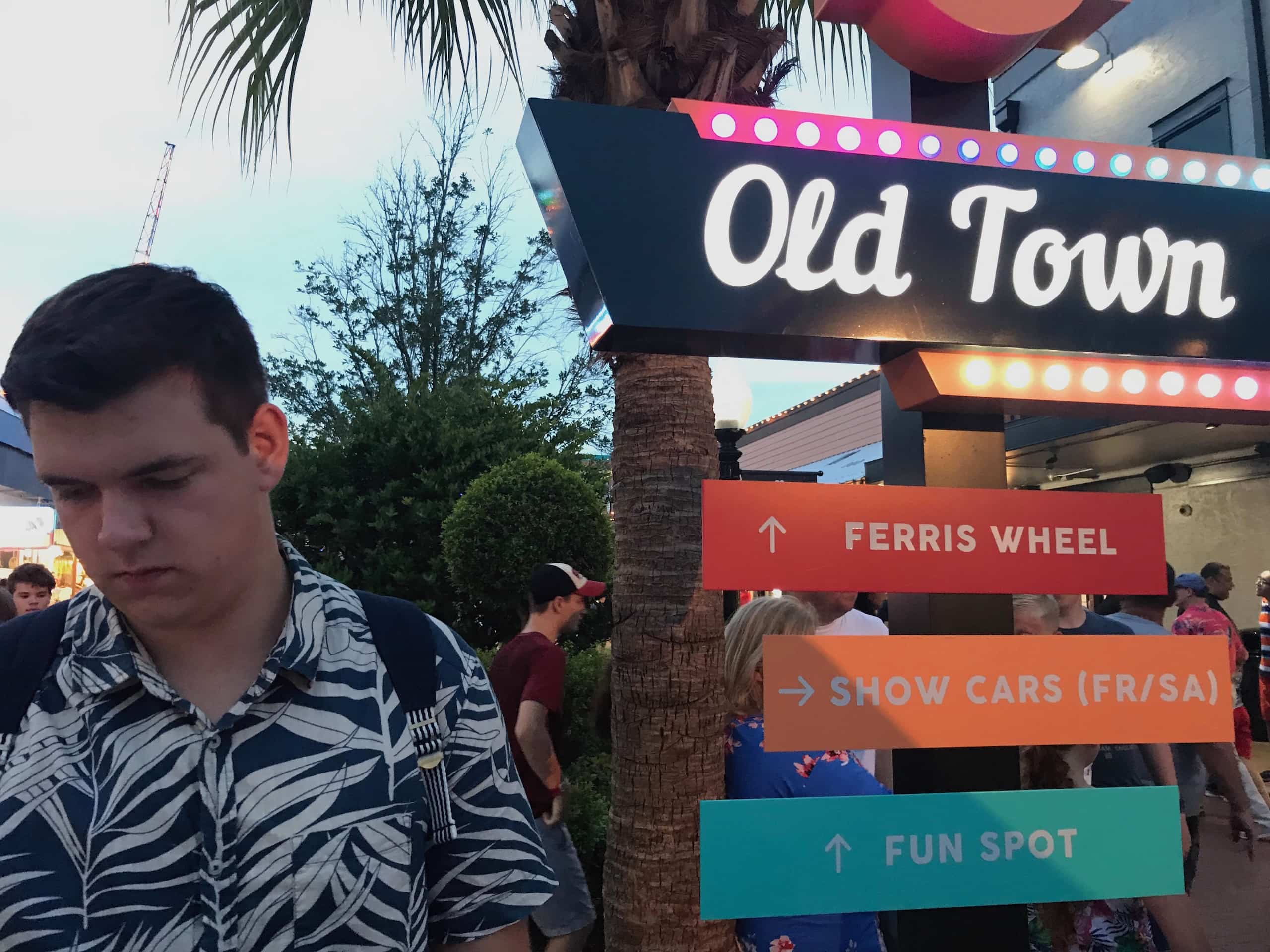 Floride_and_Beyond_Disney_Old_Town_Kissimmee_Car_Cruise_00036