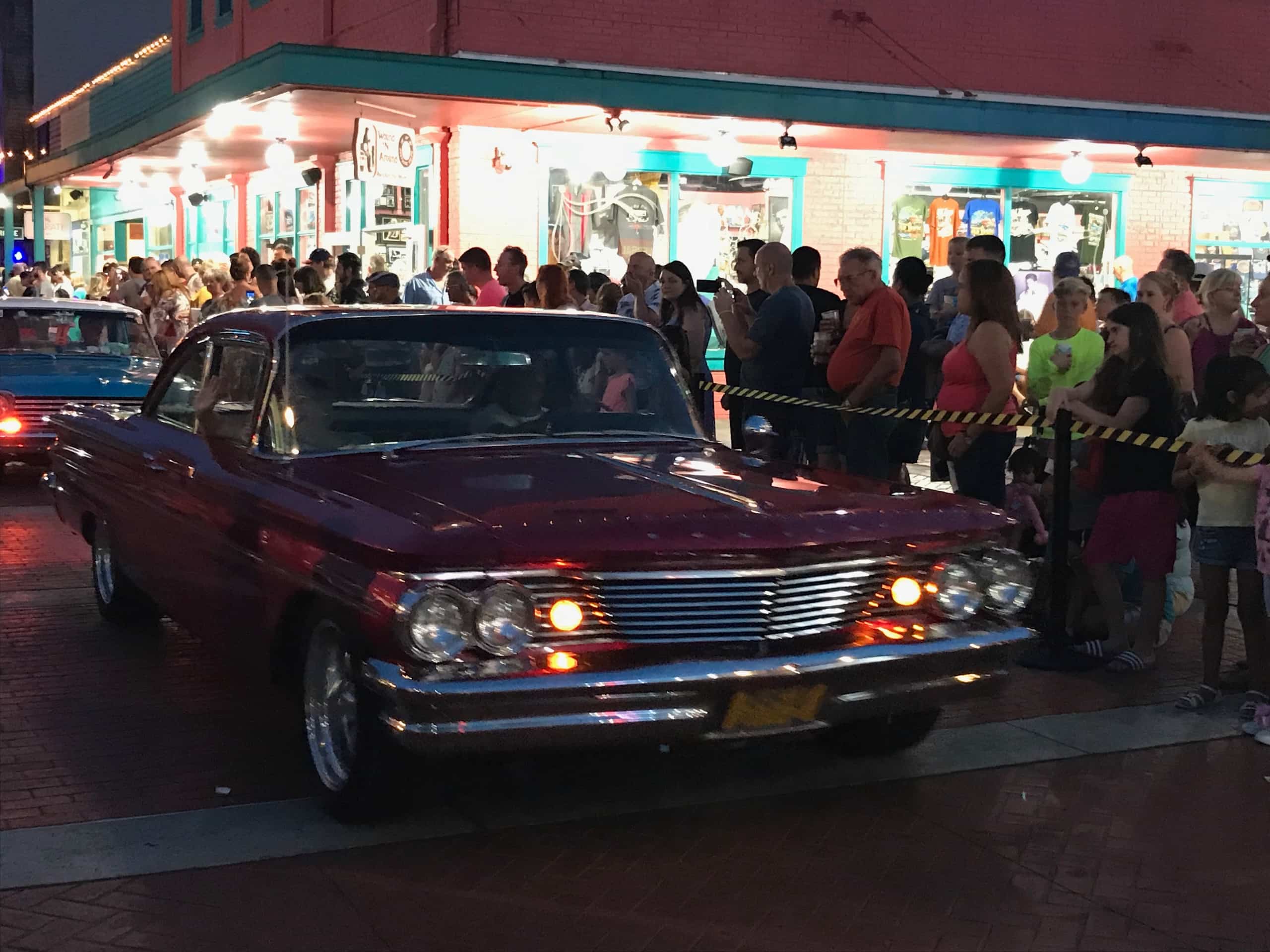 Floride_and_Beyond_Disney_Old_Town_Kissimmee_Car_Cruise_00043